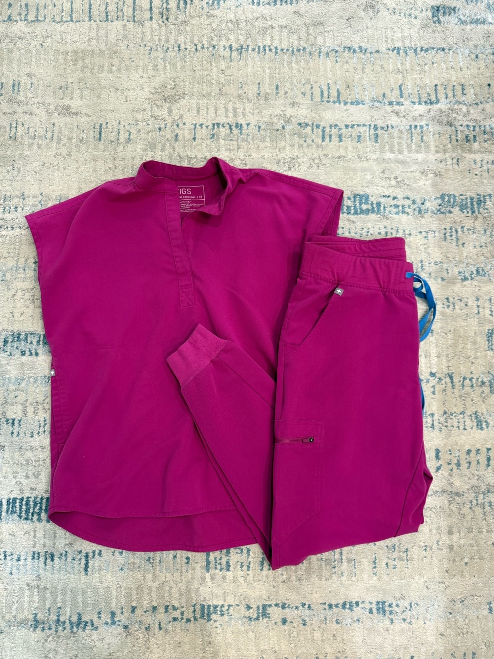 Figs Women's Magenta Track Pants & Top Set XS/M